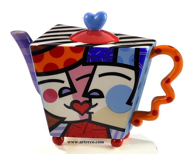 Britto Large Teapot: Cheek to Cheek - Artreco