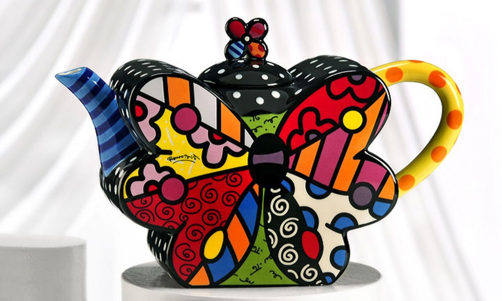 Britto Large Teapot: Cheek to Cheek - Artreco