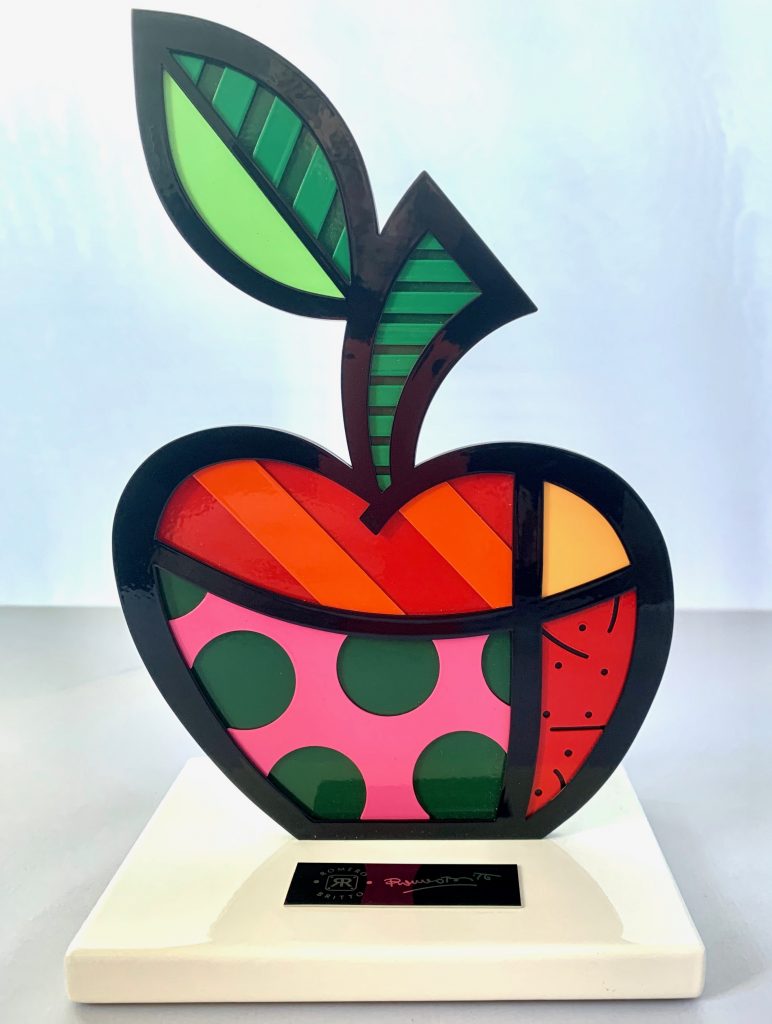 Romero Britto Apple   Romero Britto White Base Sculpture Apple 772x1024 